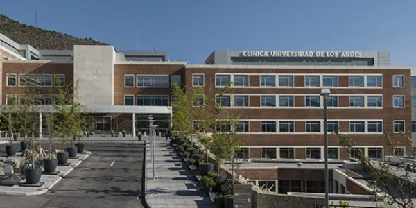 Clínica Universidad de los Andes: atención y servicios funcionando con normalidad.
